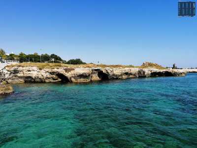 Riprendiamo il viaggio a nuoto, alla scoperta del tratto di litorale situato ai piedi della Torre di San Giorgio, antica struttura ormai quasi del tutto scomparsa
